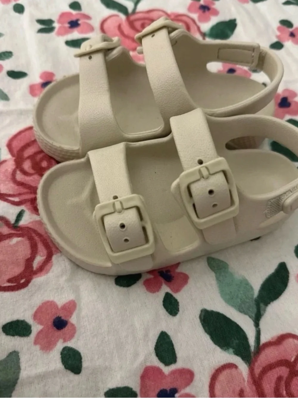 Kids Cream Double-Buckle Sandals